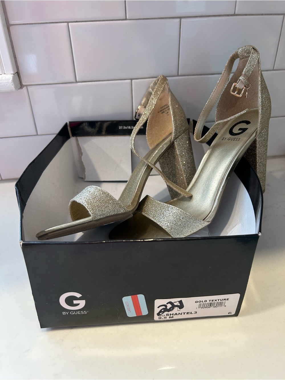 Guess heels NIB